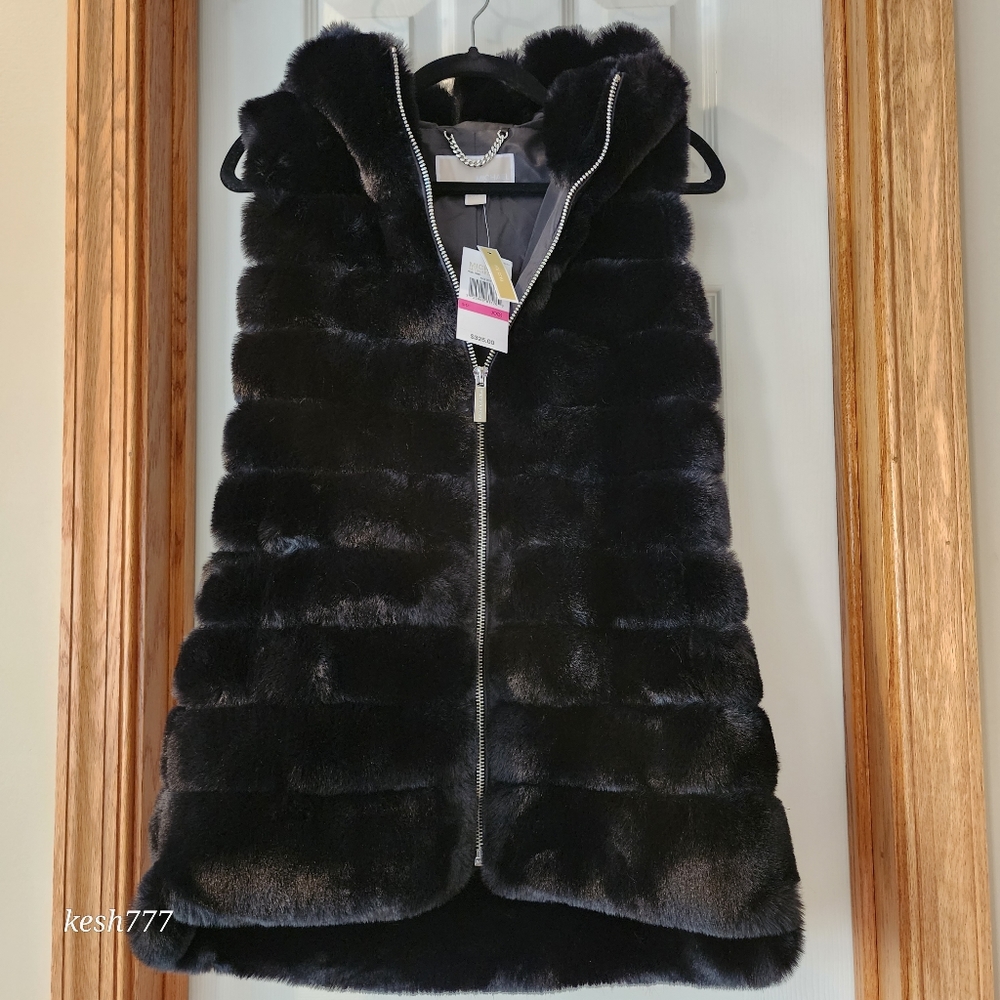 SOLD!! Michael kors faux fur vest 😍